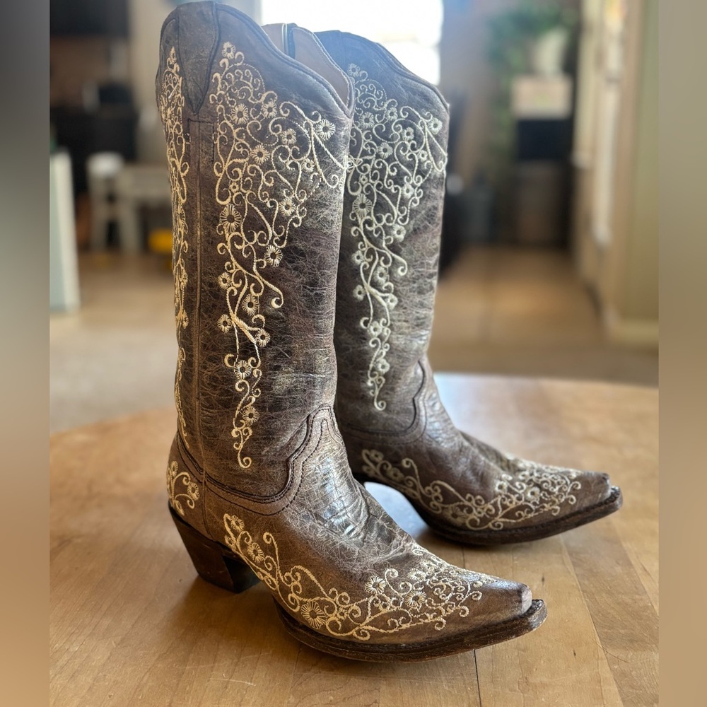 Women's Corral Boots Embroidered Cowboy Boots. Co… - image 1